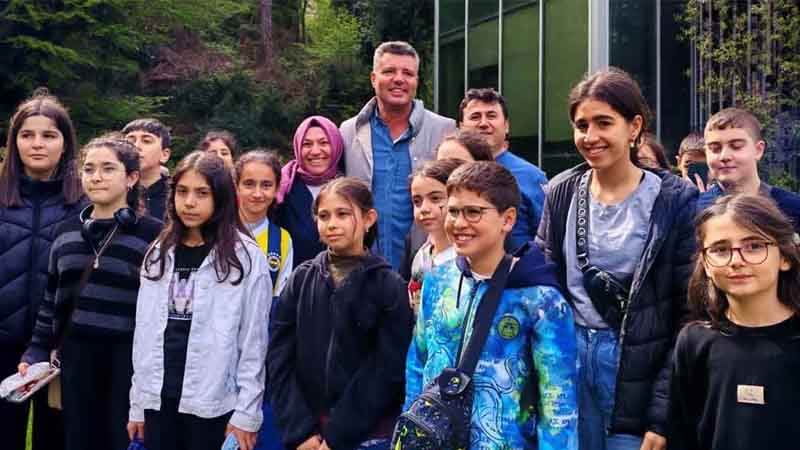 Kavga ettiği amcasını sokak ortasında tabancayla vurdu